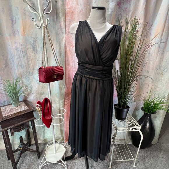 NEW📌Combine Classic Black & Rich Gold Accents = Dress for a Variety of Occasion - Picture 1 of 15